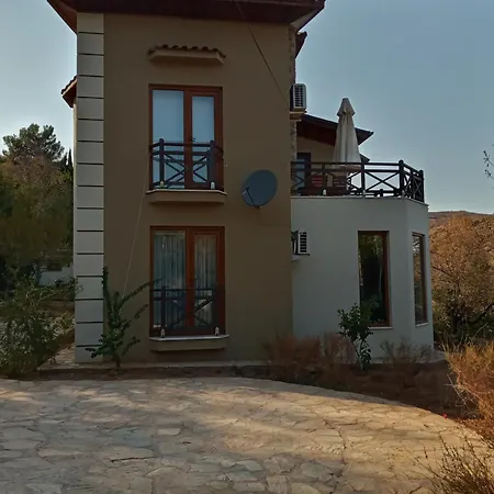 Almond 빌라 말마리스