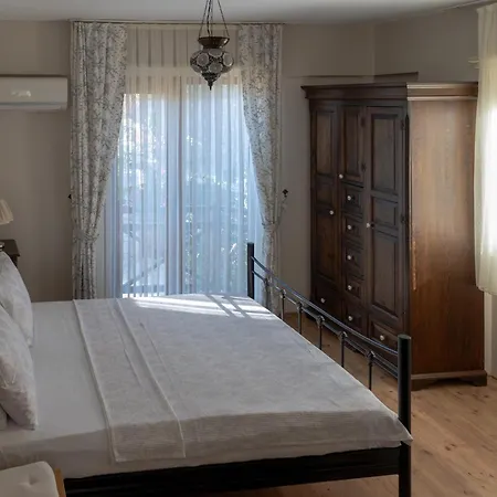 Almond 빌라 말마리스