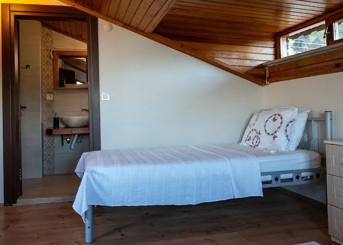 Almond マルマリス